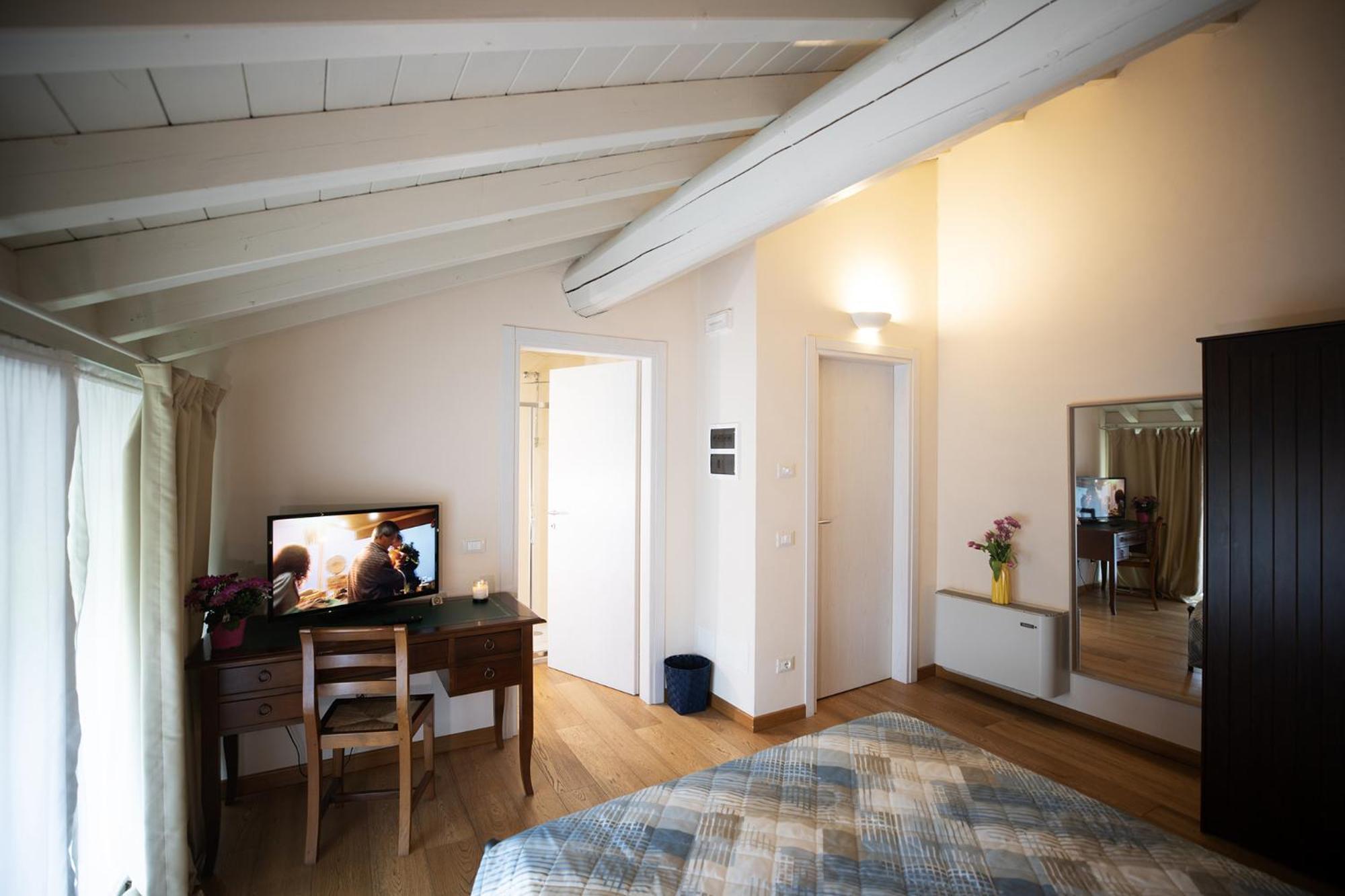 Relais La Rocca Solferino Bed & Breakfast Exterior photo