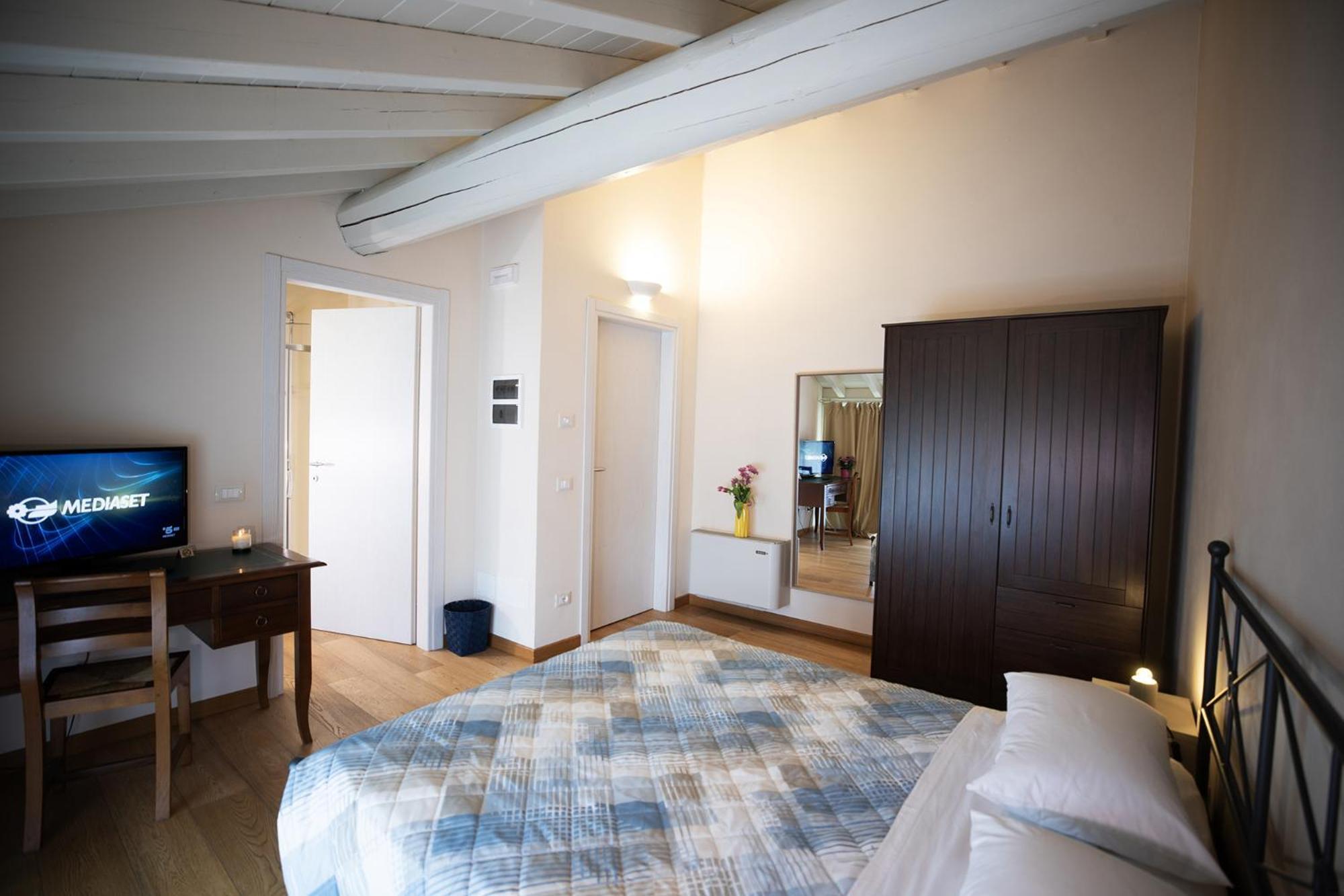 Relais La Rocca Solferino Bed & Breakfast Exterior photo